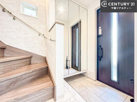 ���� �V���[�Y�{�b�N�X�t���Ȃ̂ŁA���ւ��Еt�����|�������₷���ł��I
�X�b�L���������ւŌ˂��J�����u�ԁA�������̂���S�n������Ԃ��o�}���Ă���܂��B
