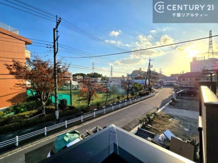 �Z�˂���̒��]�ʐ^ �O�ʓ��H���L���̂ŊJ���I�Ȍi�F�ł��I