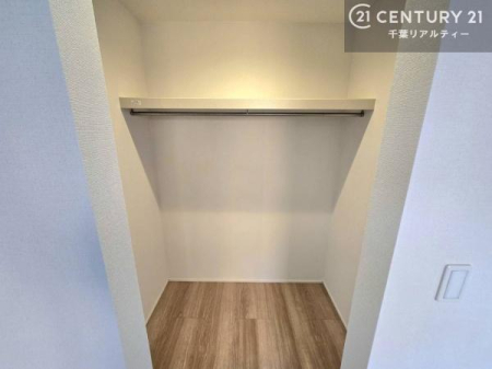 ���[ �E�H�[�N�C���N���[�[�b�g�t���ł��B��������̂��m���Ȃǂ����[���Ă��������ł��ˁI���ɂ���@�������ȂǋG�ߕ��̑傫�ȉƓd�����[�ł��܂��B