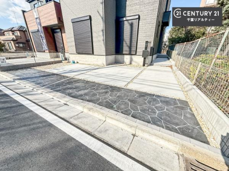 ���ԏ� ���ԃX�y�[�X��2�䕪����܂��I�Z�J���h�J�[�͂������A�o�C�N�⎩�]�ԂȂǂ��u���ꏊ�ɍ���܂���B