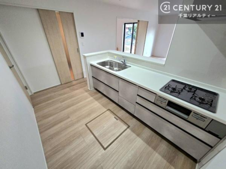 �L�b�`�� ��l�C�̑Ζʎ��V�X�e���L�b�`�����̗p���Ă��܂��I���Ƒ��̃R�~���j�P�[�V���������R�Ƒ�����݌v�ł��B
���q�l�ɂ��ڂ��͂��̂Ŋ������ł��ˁB�L�X�g���ĉ��K�ɍ�Ƃ��i�݂܂��B