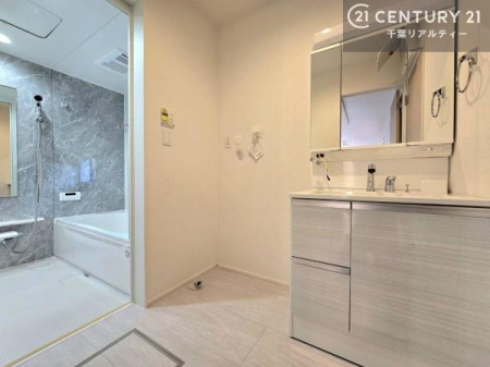 ���ʑ�E���ʏ� �O�ʋ��d�l�̐��ʏ��́A�g�����Ȃ݂����₷������I���͎��[�ɂȂ��Ă��܂��B�h���C���[�₨���ϓ����Еt������̂Ő��ʑ������X�b�L���ƌ����邱�Ƃ��o���܂��I