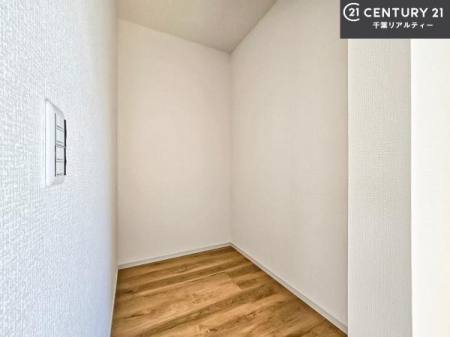 ���[ �E�H�[�N�C���N���[�[�b�g�t���ł��B��������̂��m���Ȃǂ����[���Ă��������ł��ˁI���ɂ���@�������ȂǋG�ߕ��̑傫�ȉƓd�����[�ł��܂��B