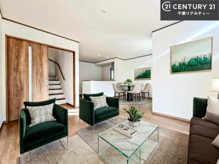 ���r���O �Ƌ��CG�p�[�X�ł��B��؂ȉƑ����W�܂邩�炱��LDK�ɂ͂�����肽���B
�q�����������C�ɏ΂��Ȃ��瑖�����Ă���p�����������u�L���Ƃɂ��ėǂ������v�Ǝv���u�Ԃł��B