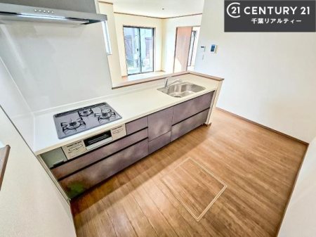 �L�b�`�� ��Ƃ肠�钲���X�y�[�X�ō�Ƃ����₷�����K�ȃL�b�`���ł��I
���q�l�ƈꏏ�ɂ��َq������y���߂�L�X�X�y�[�X�ł��B�y�����������ԂɂȂ肻���ł��ˁI