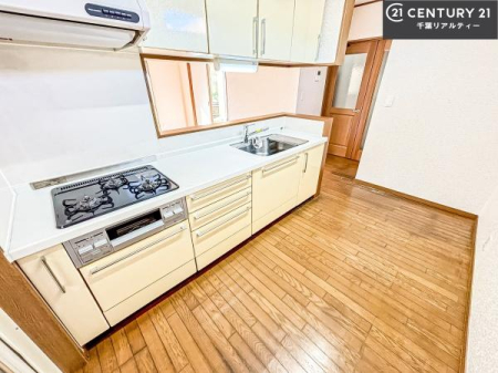 �L�b�`�� ��Ƃ肠�钲���X�y�[�X�ō�Ƃ����₷�����K�ȃL�b�`���ł��I
���q�l�ƈꏏ�ɂ��َq������y���߂�L�X�X�y�[�X�ł��B�y�����������ԂɂȂ肻���ł��ˁI