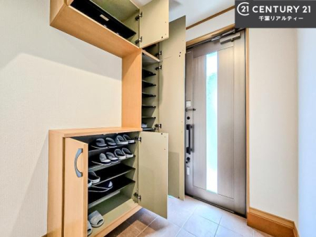 ���� �V���[�Y�{�b�N�X�t���Ȃ̂ŁA���ւ��Еt�����|�������₷���ł��I
�X�b�L���������ւŌ˂��J�����u�ԁA�������̂���S�n������Ԃ��o�}���Ă���܂��B
