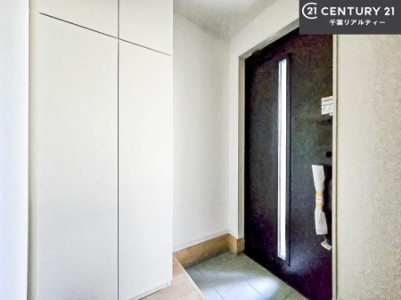 ���� �V���[�Y�{�b�N�X�t���Ȃ̂ŁA���ւ��Еt�����|�������₷���ł��I
�X�b�L���������ւŌ˂��J�����u�ԁA�������̂���S�n������Ԃ��o�}���Ă���܂��B
