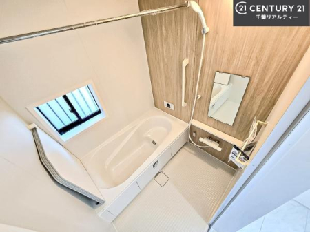 ���� �L�X�o�X�ň���̔������t���b�V���B�����L�΂���̂ŁA�����ɂ��������ƐZ����܂��ˁI���炩���Ȑ��Ő݌v����Ă��났�̂ЂƎ���L�Ӌ`�ɖ��킦��o�X���[���ł��B