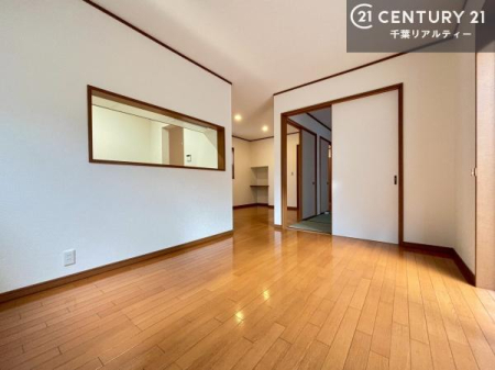 ���r���O �J�����̂���L�XLDK�I�\�t�@�[��_�C�j���O�e�[�u����u���Ă������ɂȂ�Ȃ��̂ŉ��K�ɉ߂����܂��I�R�~���j�P�[�V���������₷�����r���O�ł��I