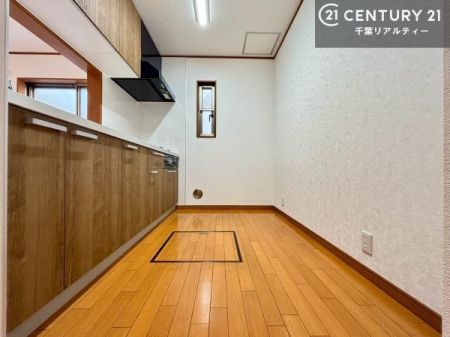 �L�b�`�� ��Ƃ肠�钲���X�y�[�X�ō�Ƃ����₷�����K�ȃL�b�`���ł��I
���q�l�ƈꏏ�ɂ��َq������y���߂�L�X�X�y�[�X�ł��B�y�����������ԂɂȂ肻���ł��ˁI