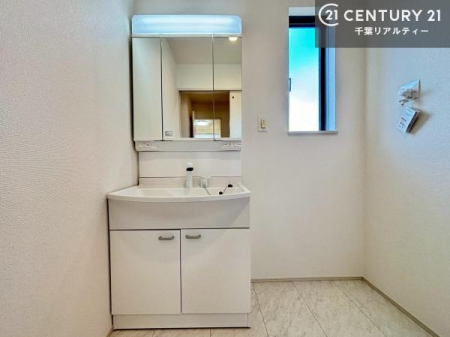 ���ʑ�E���ʏ� �O�ʋ��d�l�̐��ʏ��́A�g�����Ȃ݂����₷������I���͎��[�ɂȂ��Ă��܂��B�h���C���[�₨���ϓ����Еt������̂Ő��ʑ������X�b�L���ƌ����邱�Ƃ��o���܂��I