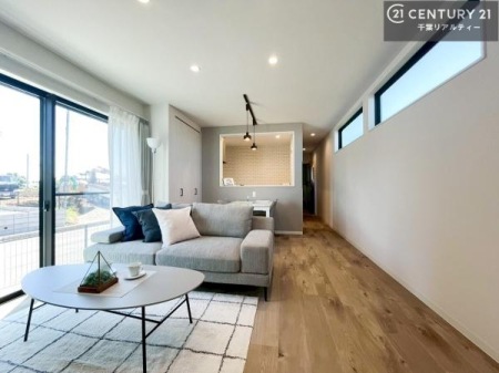 ���r���O ��؂ȉƑ����W�܂邩�炱��LDK�ɂ͂�����肽���B
�q�����������C�ɏ΂��Ȃ��瑖�����Ă���p�����������u�L���Ƃɂ��ėǂ������v�Ǝv���u�Ԃł��B