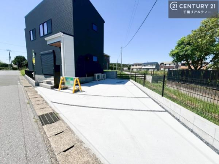 ���ԏ� �������Ƃ������ԃX�y�[�X�Ȃ̂ł��Ԃ̉^�]�����ȕ������S���ĎԌɓ��ꂪ�ł��܂��B���]�Ԃ�u���X�y�[�X���������肠��̂ň��S�ł��ˁI