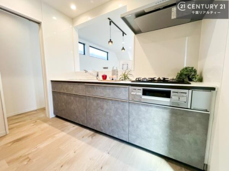 �L�b�`�� ��l�C�̑Ζʎ��V�X�e���L�b�`�����̗p���Ă��܂��I���Ƒ��̃R�~���j�P�[�V���������R�Ƒ�����݌v�ł��B
���q�l�ɂ��ڂ��͂��̂Ŋ������ł��ˁB���[�͂�����܂��I