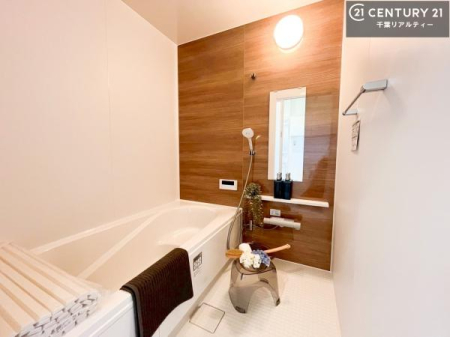 ���� �L�X�o�X�ň���̔������t���b�V���B�����L�΂���̂ŁA�����ɂ��������ƐZ����܂��ˁI���炩���Ȑ��Ő݌v����Ă��났�̂ЂƎ���L�Ӌ`�ɖ��킦��o�X���[���ł��B