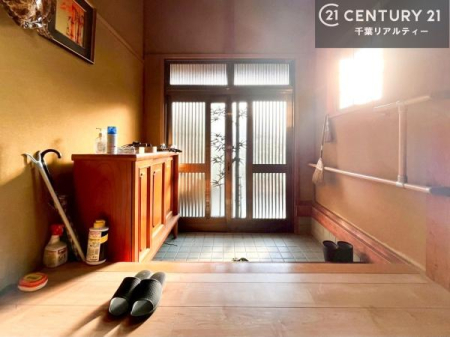 ���� �V���[�Y�{�b�N�X�t���Ȃ̂ŁA���ւ��Еt�����|�������₷���ł��I
�X�b�L���������ւŌ˂��J�����u�ԁA�������̂���S�n������Ԃ��o�}���Ă���܂��B