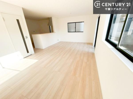 ���r���O �S�n�ǂ����r���O�͉Ƒ������R�ƏW�܂�܂��B�Ƒ��c�R�̎��Ԃ����������ł��B���Ƒ��ƁA����w�[���������Ԃ��߂��������ł��ˁB