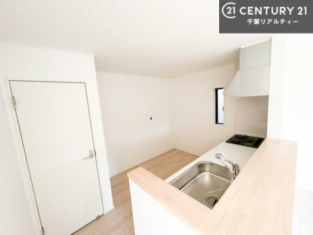 �L�b�`�� ��Ƃ肠�钲���X�y�[�X�ō�Ƃ����₷�����K�ȃL�b�`���ł��I
���q�l�ƈꏏ�ɂ��َq������y���߂�L�X�X�y�[�X�ł��B�y�����������ԂɂȂ肻���ł��ˁI