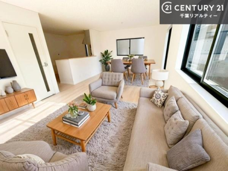 ���r���O �Ƌ��CG�p�[�X�ł��B�S�n�ǂ����r���O�͉Ƒ������R�ƏW�܂�܂��B�Ƒ��c�R�̎��Ԃ����������ł��B���Ƒ��ƁA����w�[���������Ԃ��߂��������ł��ˁB