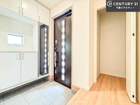 ���� �V���[�Y�{�b�N�X�t���Ȃ̂ŁA���ւ��Еt�����|�������₷���ł��I
�X�b�L���������ւŌ˂��J�����u�ԁA�������̂���S�n������Ԃ��o�}���Ă���܂��B
