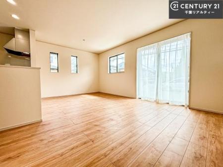 ���r���O �D�����z���܂肪���r���O����ł���ċ��S�n�̗ǂ���Ԃ����o���Ă���܂��I
���R�ƉƑ����W����b��������S�n�悢��ԁI