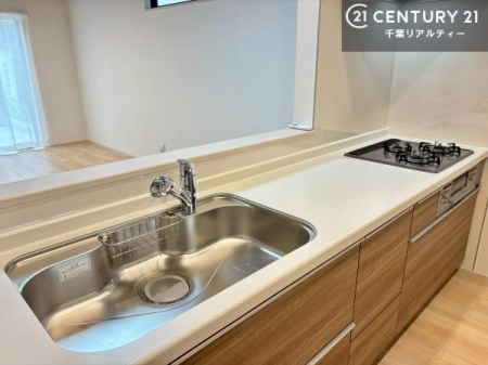 �L�b�`�� ��l�C�̑Ζʎ��V�X�e���L�b�`�����̗p���Ă��܂��I���Ƒ��̃R�~���j�P�[�V���������R�Ƒ�����݌v�ł��B
���q�l�ɂ��ڂ��͂��̂Ŋ������ł��ˁB�L�X�g���ĉ��K�ɍ�Ƃ��i�݂܂��B