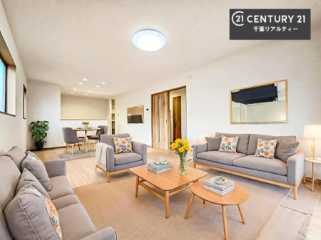 ���r���O �Ƌ��CG�p�[�X�ł��B��؂ȉƑ����W�܂邩�炱��LDK�ɂ͂�����肽���B
�q�����������C�ɏ΂��Ȃ��瑖�����Ă���p�����������u�L���Ƃɂ��ėǂ������v�Ǝv���u�Ԃł��B