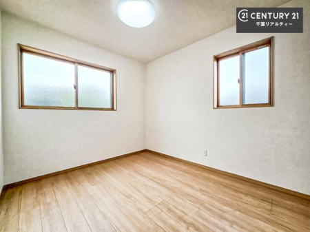 �m�� �V���v���Ƀf�U�C������Ă��邽�߁A�Ƌ��I�т܂���I
���C�ɓ���̉Ƌ��u���Ă��낰���Ԃ���邱�Ƃ��ł��܂��B