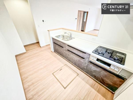 �L�b�`�� ��Ƃ肠�钲���X�y�[�X�ō�Ƃ����₷�����K�ȃL�b�`���ł��I
���q�l�ƈꏏ�ɂ��َq������y���߂�L�X�X�y�[�X�ł��B�y�����������ԂɂȂ肻���ł��ˁI