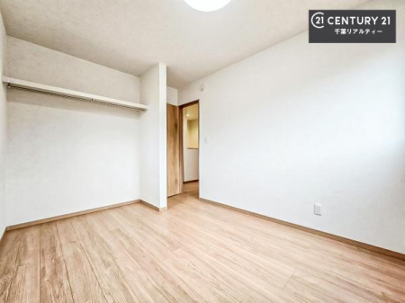 �q������ ���[�X�y�[�X���������Ă���A�ߗނ₨������A�w�p�i�Ȃǂ��������萮���ł��܂��B���������L���g���邽�߁A���K�Ő������Z��Ԃ��������܂��B