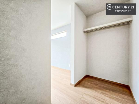 ���[ �E�H�[�N�C���N���[�[�b�g�t���ł��B��������̂��m���Ȃǂ����[���Ă��������ł��ˁI���ɂ���@�������ȂǋG�ߕ��̑傫�ȉƓd�����[�ł��܂��B