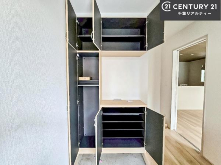 ���� �V���[�Y�{�b�N�X�t���Ȃ̂ŁA���ւ��Еt�����|�������₷���ł��I
�X�b�L���������ւŌ˂��J�����u�ԁA�������̂���S�n������Ԃ��o�}���Ă���܂��B
