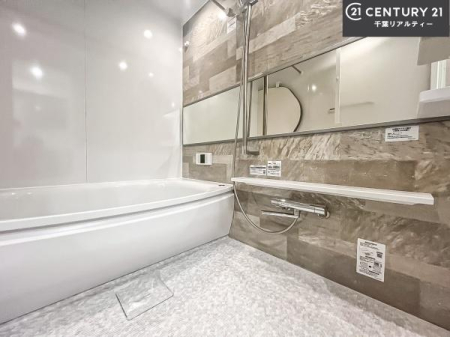 ���� �������������l�̕��͋C�̃o�X���[���́A�����o�Ă��ăo�X�^�C�����[���I
���d���撣���Ă��邲�J���ɂ��D�݂̓����̓����܂����āA�y����ł݂Ă͂������ł��傤���H