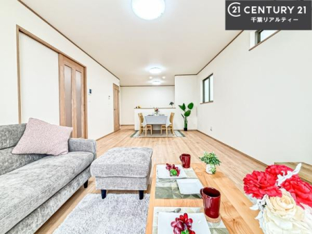 ���r���O ��؂ȉƑ����W�܂邩�炱��LDK�ɂ͂�����肽���B
�q�����������C�ɏ΂��Ȃ��瑖�����Ă���p�����������u�L���Ƃɂ��ėǂ������v�Ǝv���u�Ԃł��B