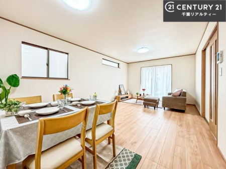 ���r���O �D�����z���܂肪���r���O����ł���ċ��S�n�̗ǂ���Ԃ����o���Ă���܂��I
���R�ƉƑ����W����b��������S�n�悢��ԁI