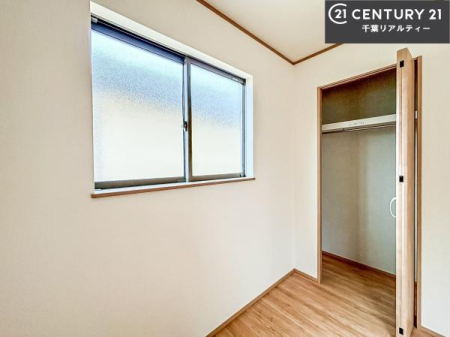 �Q�� ���[�X�y�[�X�����Ă��܂��I�������X�b�L�����ڂ��鎖���ł��܂��ˁB
�Ƌ��I�΂Ȃ��V���v���ȃf�U�C���ׁ̈A�Ƌ��I�΂����C�ɓ���̋�ԍ�肪�ł������ł��ˁB