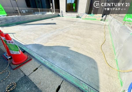 ���ԏ� ���ԃX�y�[�X��2�䕪����܂��I�Z�J���h�J�[�͂������A�o�C�N�⎩�]�ԂȂǂ��u���ꏊ�ɍ���܂���B