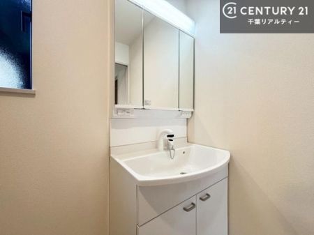 ���ʑ�E���ʏ� �O�ʋ��d�l�̐��ʏ��́A�g�����Ȃ݂����₷������I���͎��[�ɂȂ��Ă��܂��B�h���C���[�₨���ϓ����Еt������̂Ő��ʑ������X�b�L���ƌ����邱�Ƃ��o���܂��I