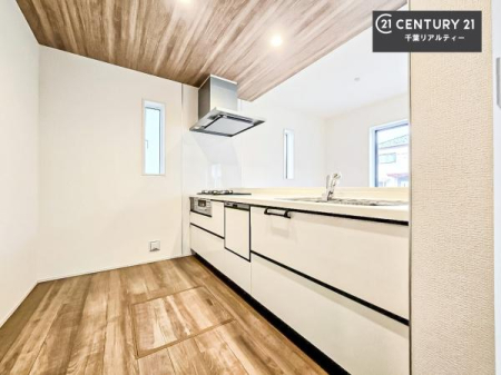 �L�b�`�� ��Ƃ����₷���V�X�e���L�b�`���ł��I���[����������t���Ă���̂ŁA�����X�y�[�X�ɕ���u���Ȃ��čςނ̂ŁA�L�X�g���āA���K�ɍ�Ƃ��ł��܂��I