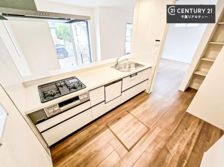 �L�b�`�� ��Ƃ肠�钲���X�y�[�X�ō�Ƃ����₷�����K�ȃL�b�`���ł��I
���q�l�ƈꏏ�ɂ��َq������y���߂�L�X�X�y�[�X�ł��B�y�����������ԂɂȂ肻���ł��ˁI