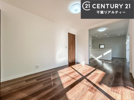 ���r���O ��؂ȉƑ����W�܂邩�炱��LDK�ɂ͂�����肽���B
�q�����������C�ɏ΂��Ȃ��瑖�����Ă���p�����������u�L���Ƃɂ��ėǂ������v�Ǝv���u�Ԃł��B