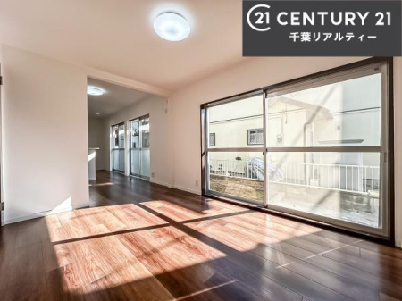 ���r���O ��؂ȉƑ����W�܂邩�炱��LDK�ɂ͂�����肽���B
�q�����������C�ɏ΂��Ȃ��瑖�����Ă���p�����������u�L���Ƃɂ��ėǂ������v�Ǝv���u�Ԃł��B