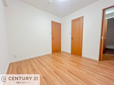 �q������ ���[�X�y�[�X���t���Ă���̂ŁA�}�ȗ��q���ł��U�炩��������������T�b�ƕЂÂ����đ�ϕ֗��ł��I�ǖʂ��L�X���Ă���̂ŁA�׋�����x�b�h�̒u����ɍ���܂���I