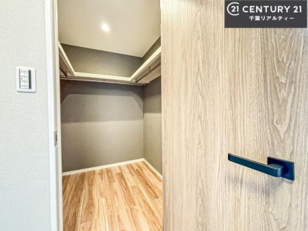 ���[ �E�H�[�N�C���N���[�[�b�g�t���ł��B��������̂��m���Ȃǂ����[���Ă��������ł��ˁI���ɂ���@�������ȂǋG�ߕ��̑傫�ȉƓd�����[�ł��܂��B