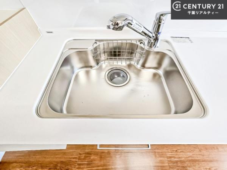 �L�b�`�� ���C�h�ȃV���N�ł��ˁI�������˂ɂ������������₷���Ǝ����y�X�d�l�̃V�X�e���L�b�`���ł��I
�f�U�C�����Ƌ@�\�������˂��L�b�`���Ő�����������܂��ˁI