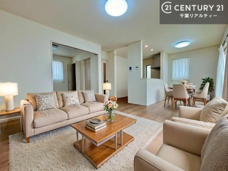 ���r���O �Ƌ��CG�p�[�X�ł��B�J�����̂���L�XLDK�I�\�t�@�[��_�C�j���O�e�[�u����u���Ă������ɂȂ�Ȃ��̂ŉ��K�ɉ߂����܂��I
�R�~���j�P�[�V���������₷�����r���O�ł��I