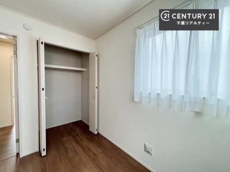 �m�� ���[�X�y�[�X�����Ă��܂��I�������X�b�L�����ڂ��鎖���ł��܂��ˁB
�Ƌ��I�΂Ȃ��V���v���ȃf�U�C���ׁ̈A�Ƌ��I�΂����C�ɓ���̋�ԍ�肪�ł������ł��ˁB