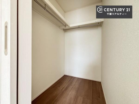 ���[ �E�H�[�N�C���N���[�[�b�g�t���ł��B��������̂��m���Ȃǂ����[���Ă��������ł��ˁI���ɂ���@�������ȂǋG�ߕ��̑傫�ȉƓd�����[�ł��܂��B