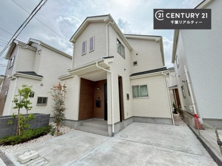 ���̑����n �Z�܂��̊�ƂȂ錺�֑O�́A���ƕ���������S�n�悢��ԂɁB���q�l���}����A�v���[�`�Ƃ��Ă��A�Ƒ��������ʂ�ꏊ�Ƃ��Ă��A���K���ƕi�̗ǂ����Y���܂��B